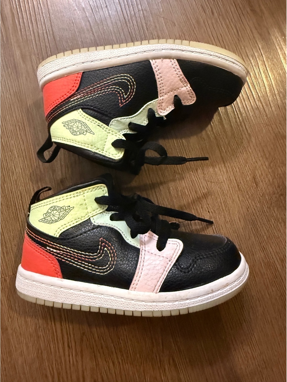 Nike Air Jordan 1 Mid SE 'Glow in the Dark' sneakers toddler size 8c
